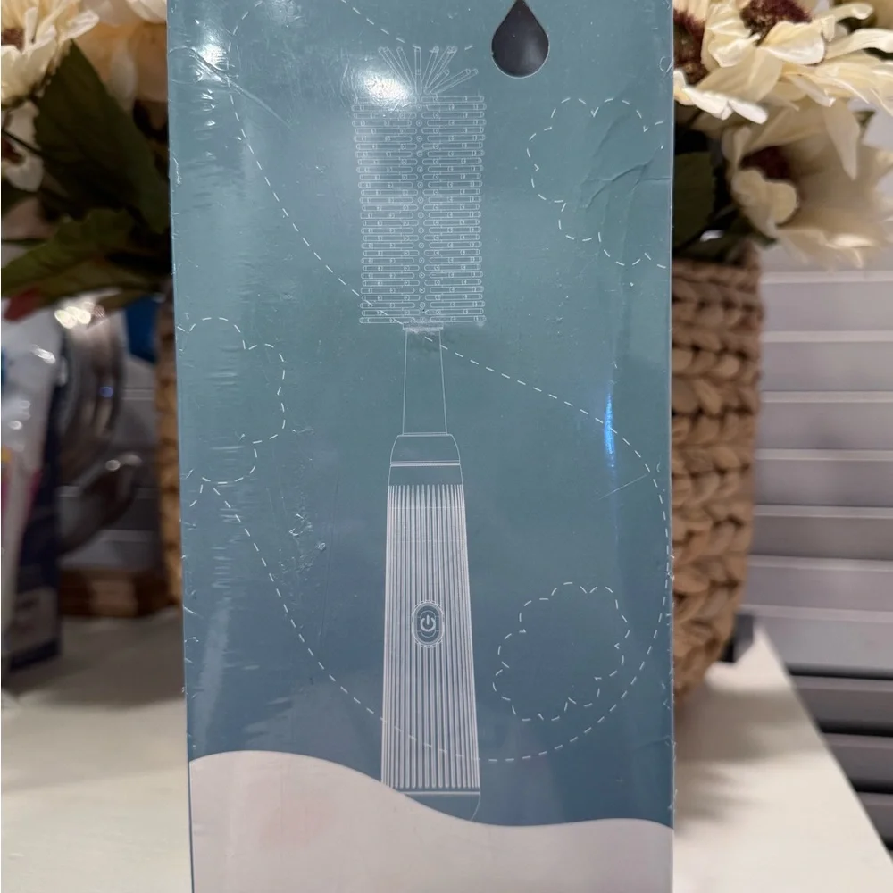 Electric Bottle Brush Set with Rotating Design - Picture 2 of 4
